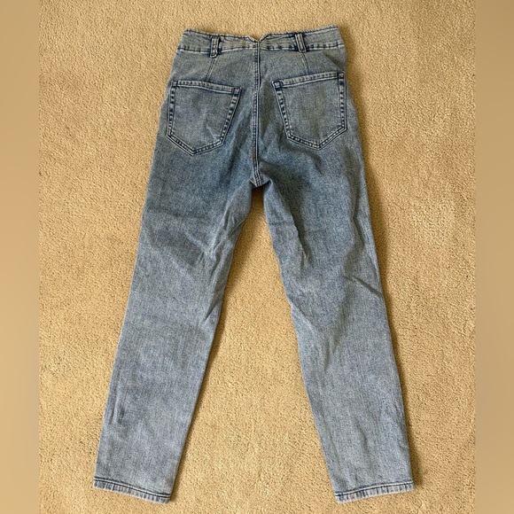 Dynamite Light Wash Cropped Jeans - Picture 5 of 6